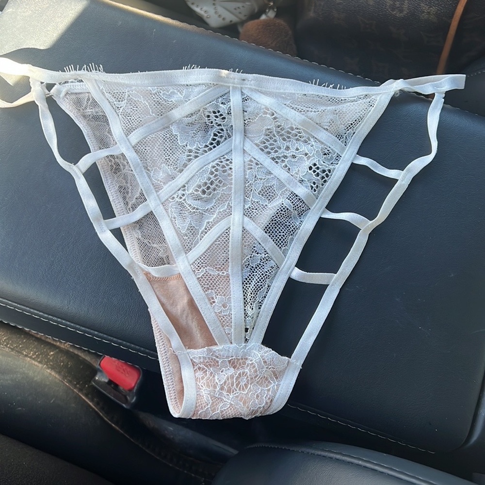Victoria’s Secret White Lace Set - Picture 4 of 6